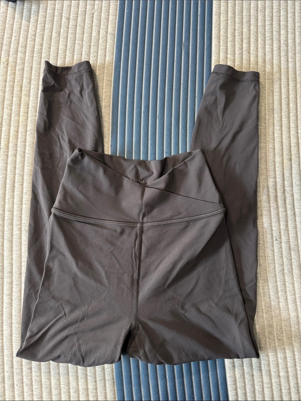Athleta cross over leggings XS